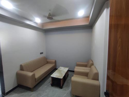 hotel pooja inn and restauants and lodge