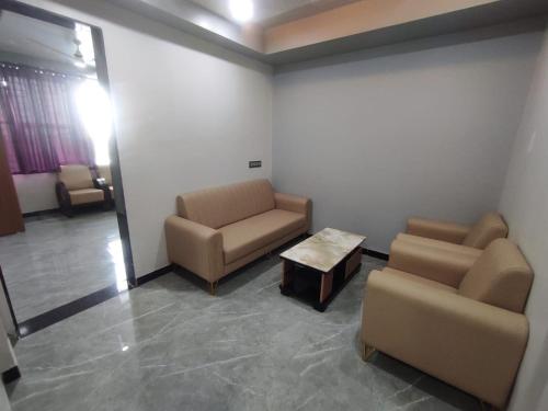 hotel pooja inn and restauants and lodge
