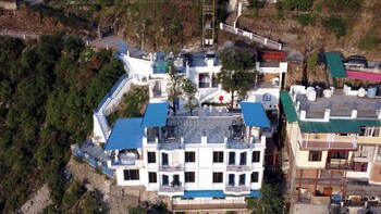 a santorini home by le reve