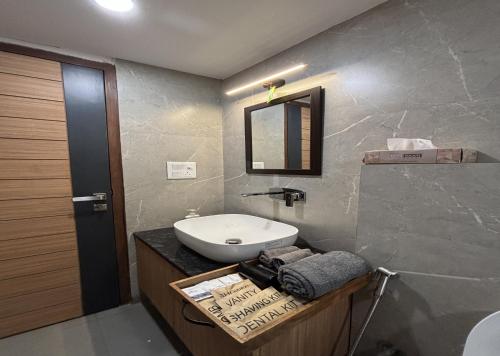 housr sector 28 gurgaon near iffco chowk