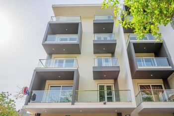 housr studio rooms sector 30 gurgaon