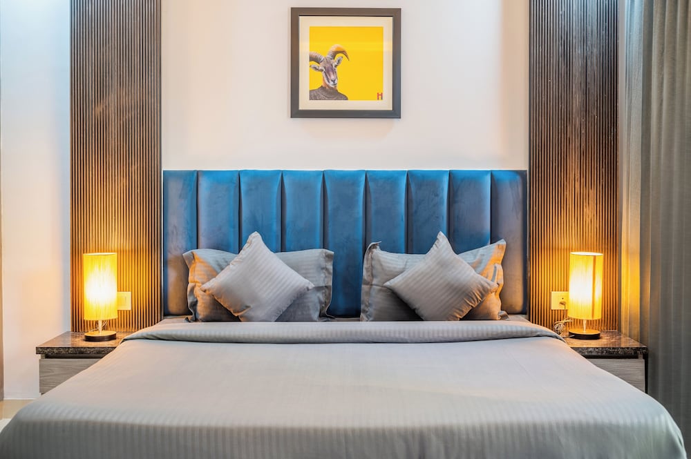 housr studio rooms sector 30 gurgaon