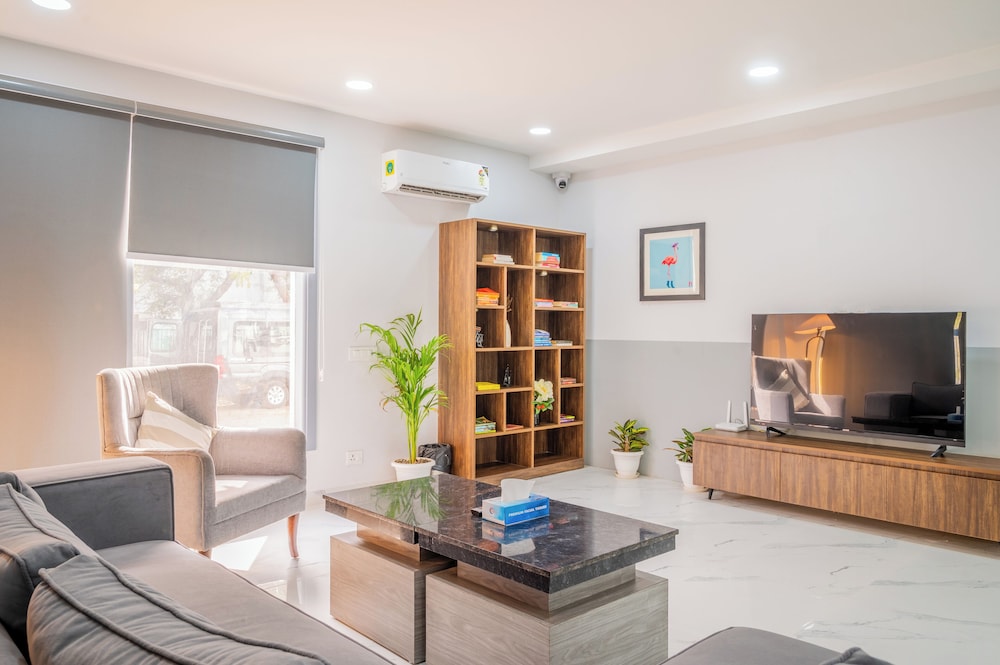 housr studio rooms sector 30 gurgaon