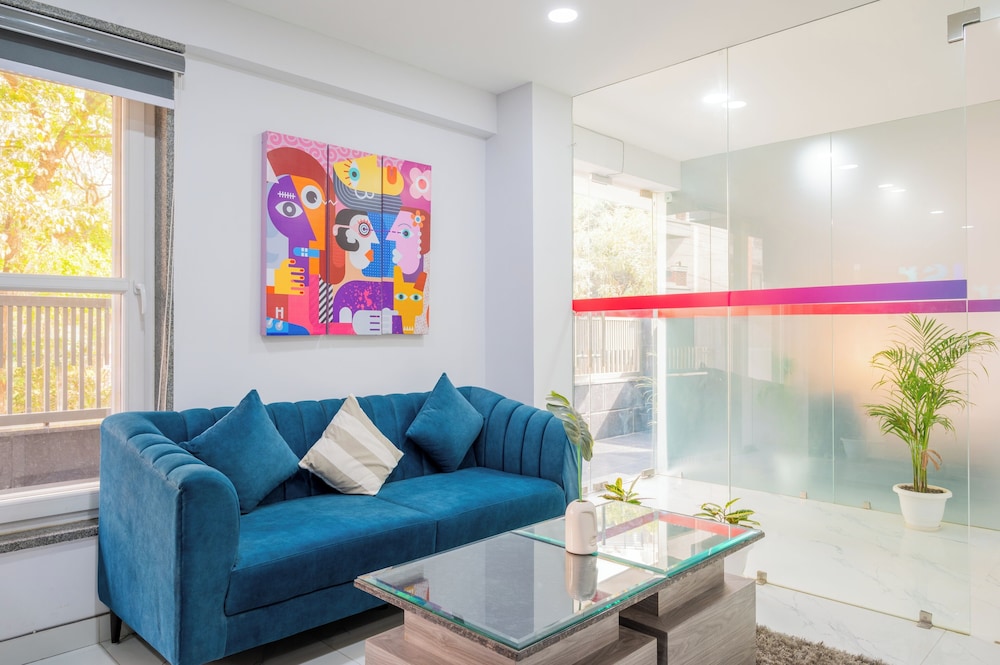 housr studio rooms sector 30 gurgaon