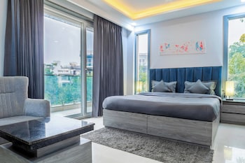 housr studio rooms sector 30 gurgaon