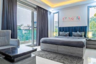 housr studio rooms sector 30 gurgaon