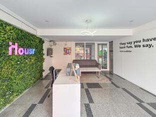 Housr 1 Rk Sector 27 Gurgaon Golf Course,,4 star