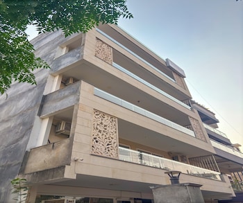 housr 1 rk sector 27 gurgaon golf course