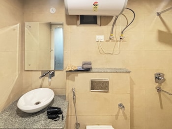 housr 1 rk sector 27 gurgaon golf course