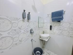 home escape 2bhk casa near mahakal city centre