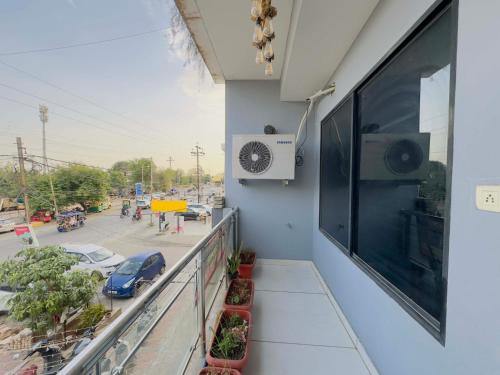 home escape 2bhk casa near mahakal city centre