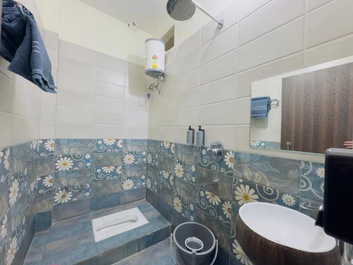 home escape 2bhk casa near mahakal city centre