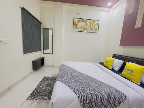 home escape 2bhk casa near mahakal city centre