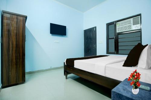 Collection O Nayagaon Near Vikas Nagar,,3 star