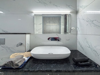 housr wakad pune hinjawadi road