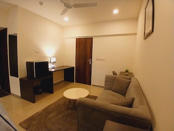 housr wakad pune hinjawadi road