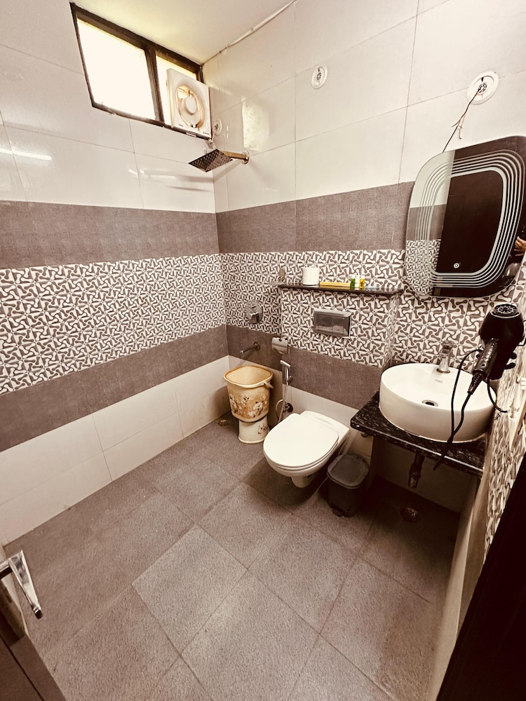 jpm suites noida 70