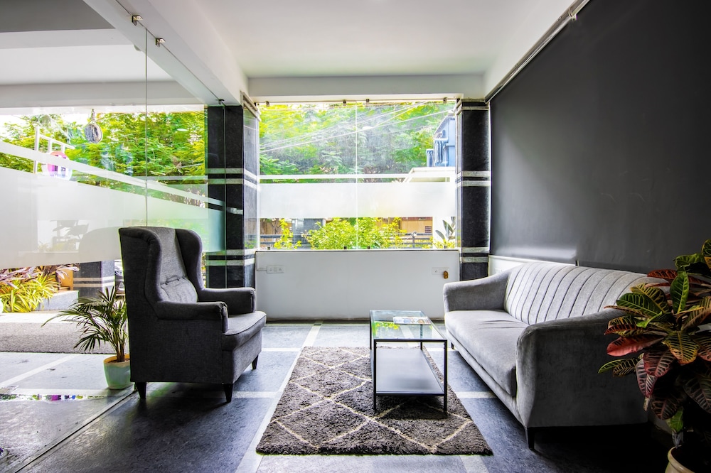 housr 84 kondapur near botanical garden