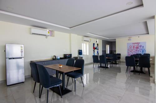 housr 84 kondapur near botanical garden