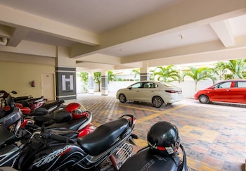 housr 50 luxury rooms near cyber tower