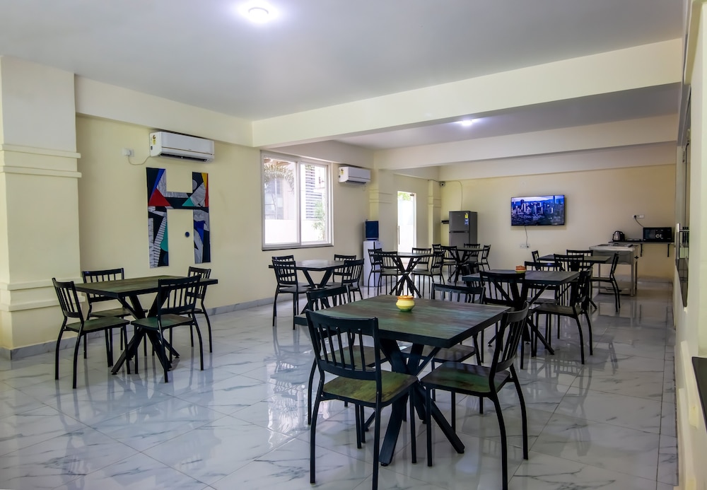 housr 50 luxury rooms near cyber tower