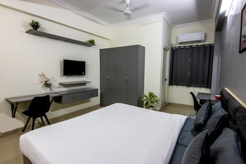 housr 50 luxury rooms near cyber tower