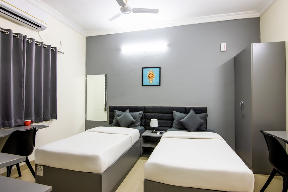 housr 50 luxury rooms near cyber tower