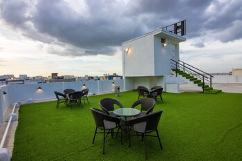 housr 50 luxury rooms near cyber tower