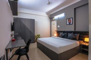 housr 50 luxury rooms near cyber tower