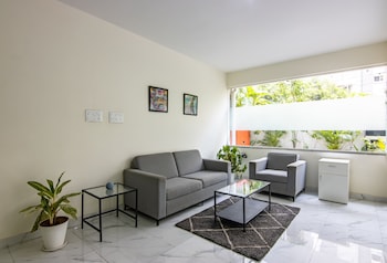 housr 50 luxury rooms near cyber tower