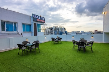 housr 50 luxury rooms near cyber tower