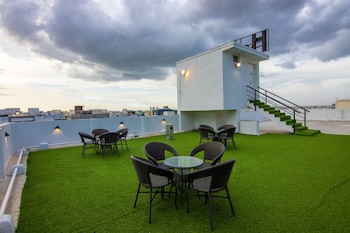 housr 50 luxury rooms near cyber tower