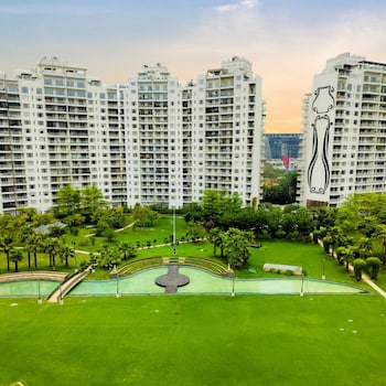 luxurious 1bhk apartment in gurgaon with shared pool and bbq area