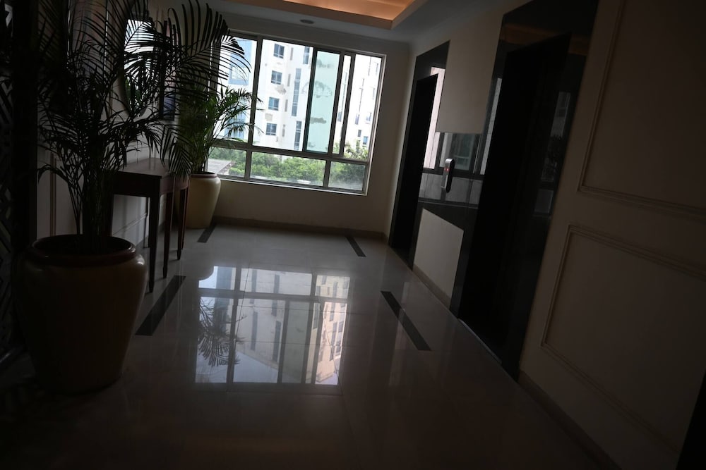 luxurious 1bhk apartment in gurgaon with shared pool and bbq area