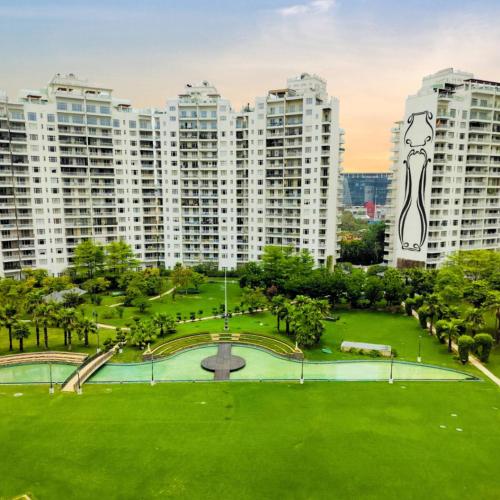 luxurious 1bhk apartment in gurgaon with shared pool and bbq area