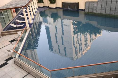 luxurious 1bhk apartment in gurgaon with shared pool and bbq area