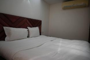 luxurious 1bhk apartment in gurgaon with shared pool and bbq area