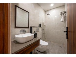 wandr hotel golf course rd n b cyber city gurugram