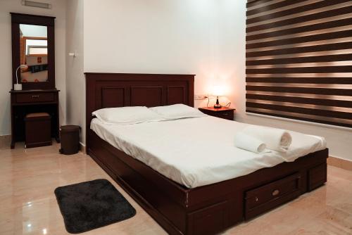 Kalloos Island Backwater Resort,,3 star