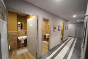 naptapgo japanese pod hotel near golden temple