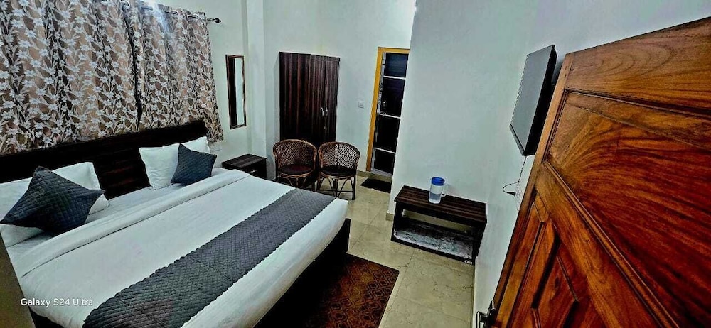 sr view valley bhimtal with parfect view