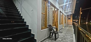 sr view valley bhimtal with parfect view