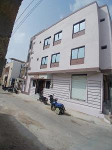 hotel darshan palace near dwarka railway station and shree dwarkadhish temple