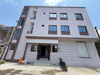 hotel darshan palace near dwarka railway station and shree dwarkadhish temple