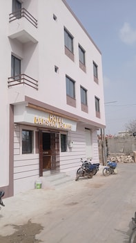 hotel darshan palace near dwarka railway station and shree dwarkadhish temple