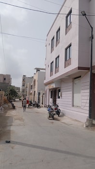 hotel darshan palace near dwarka railway station and shree dwarkadhish temple