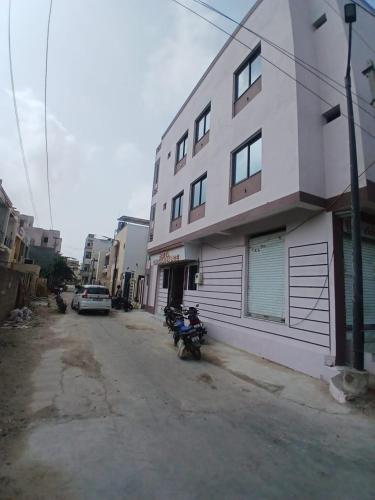 Hotel Darshan Palace - Near Dwarka Railway Station & Shree Dwarkadhish Temple,,2 star