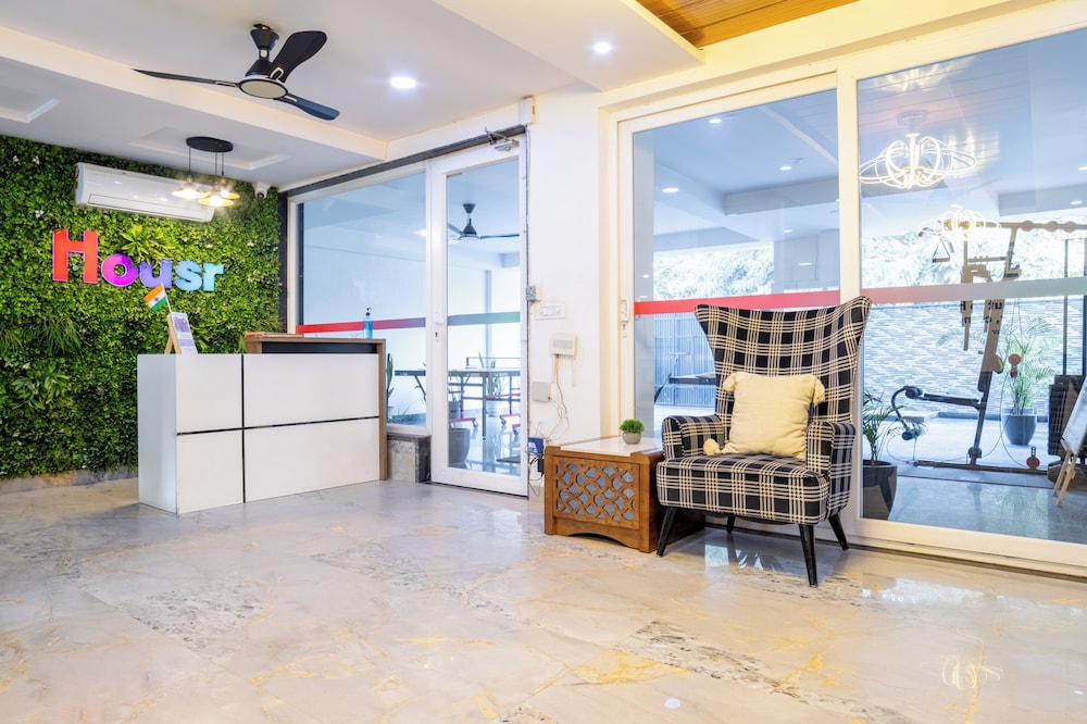 housr sector 43 gurgaon global foyermall