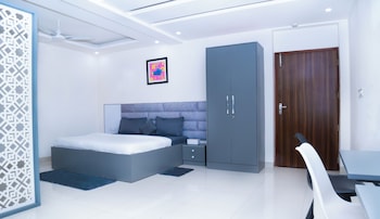 housr sector 43 gurgaon global foyermall