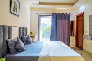 housr sector 43 gurgaon global foyermall